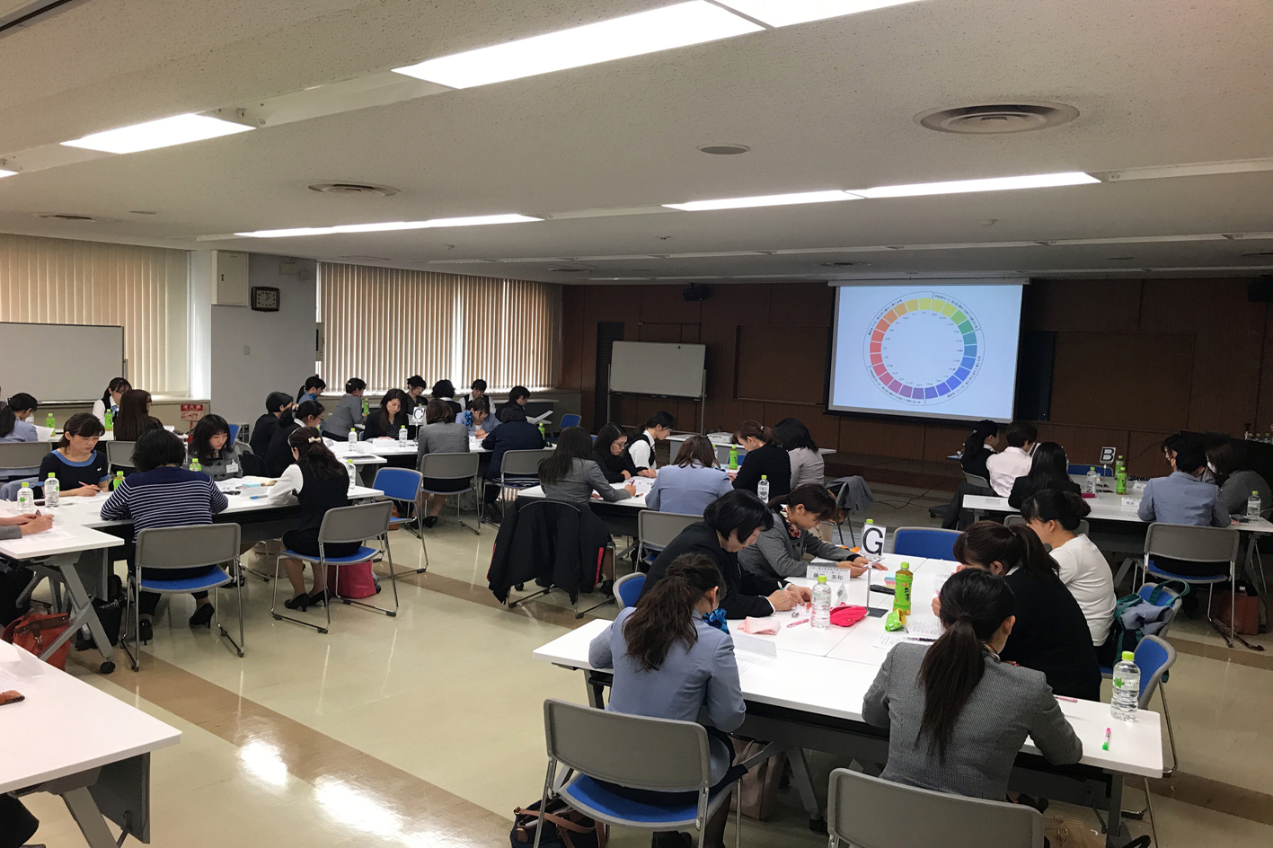 イルドクルールの企業対象カラーセミナーの様子の画像